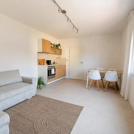 La Casa Demi Hetzerath